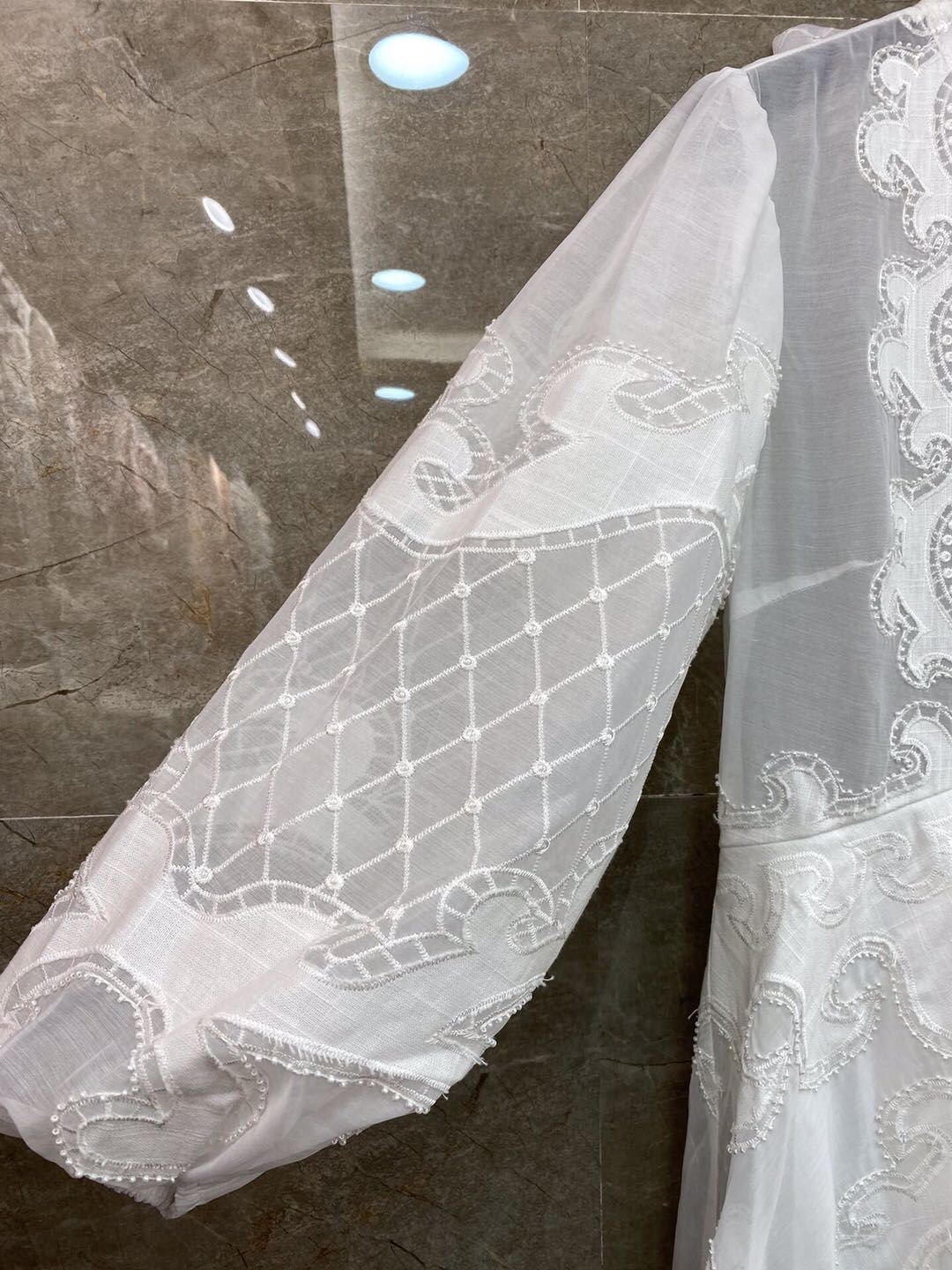 Lantern sleeve embroidered long skirt