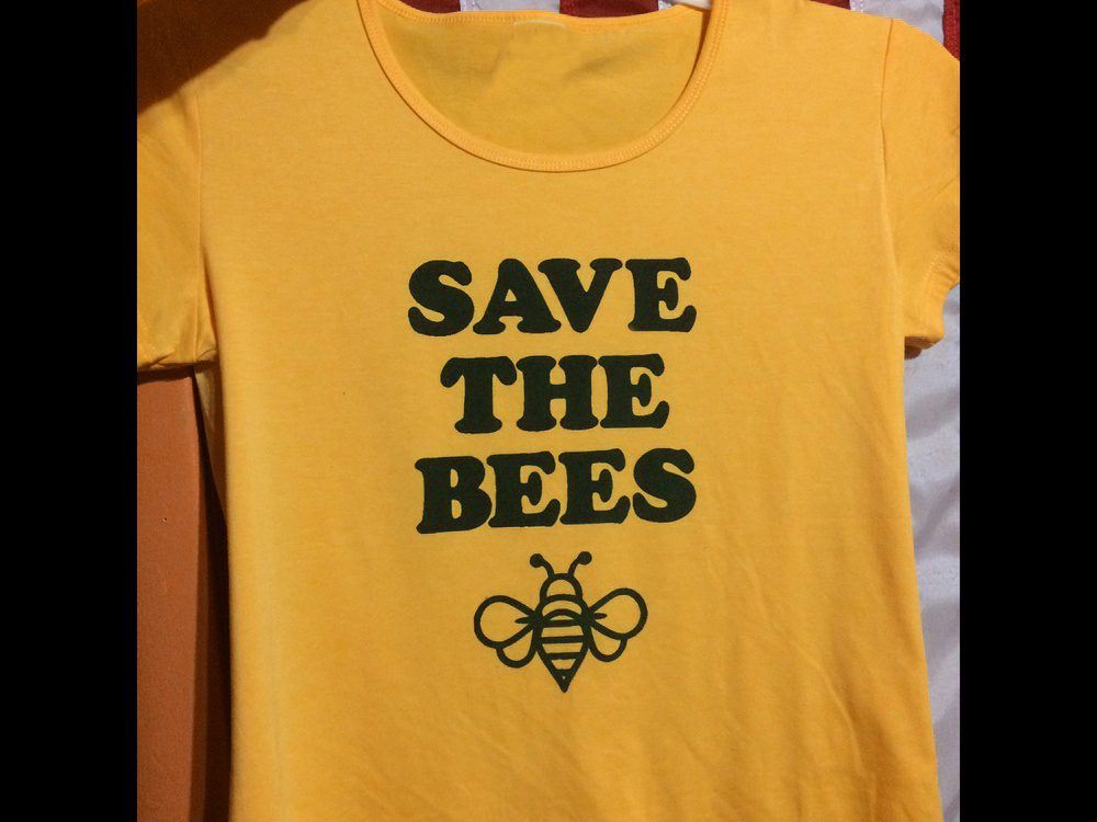 Title 3, Bee letter print top