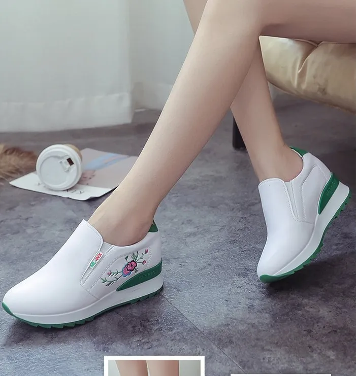 Inner raised platform shoes with round toe caps - Green