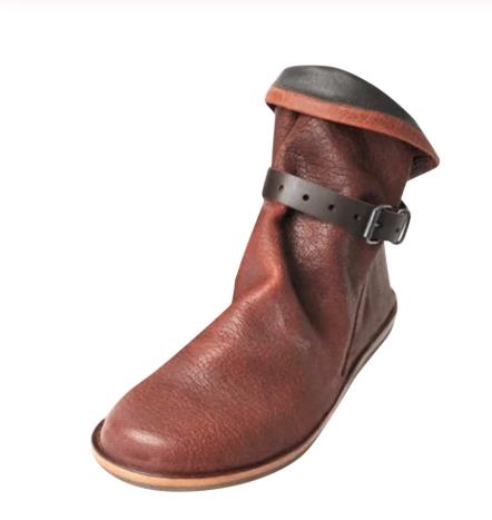 Women's boots with buckle