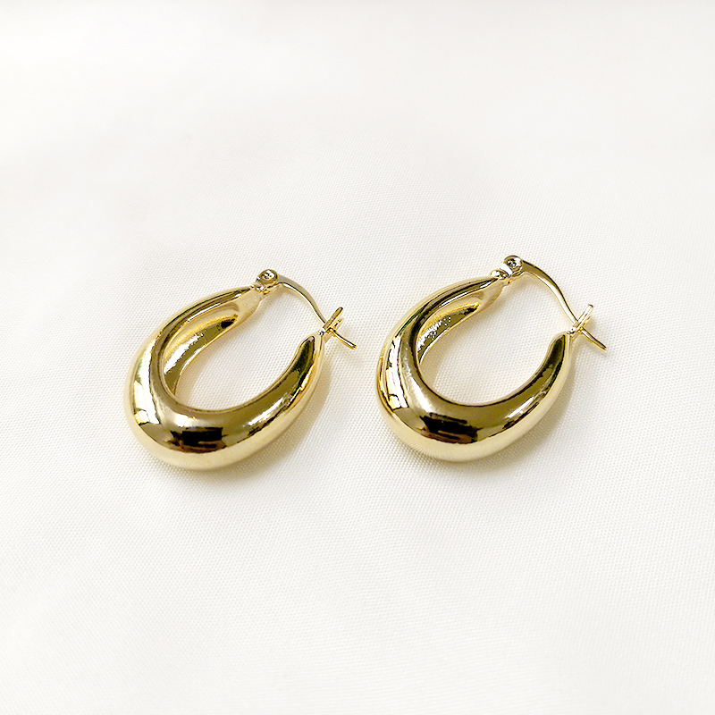 U-shaped oval earrings