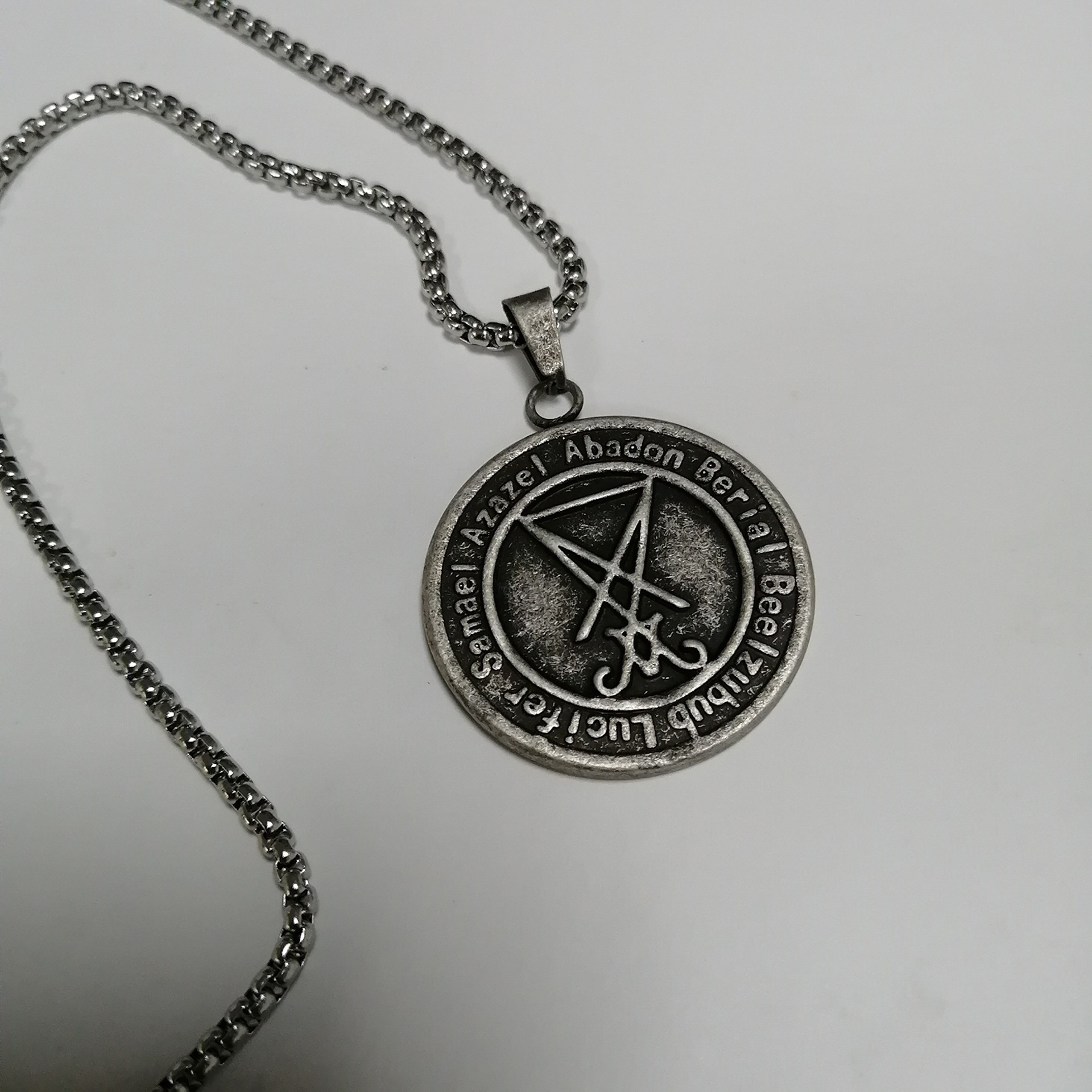 Stainless steel satan symbol round medal pendant necklace