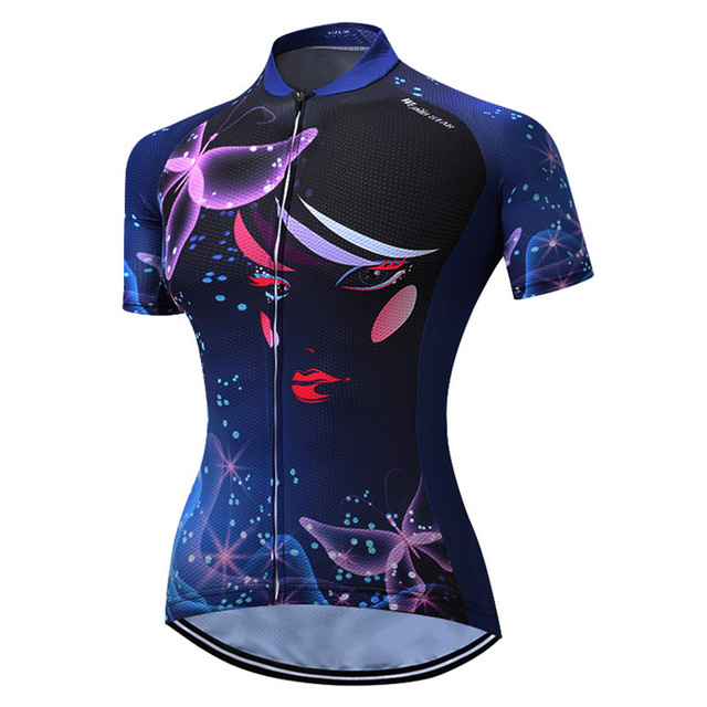 Dry cycling suit with self-travelling speed
