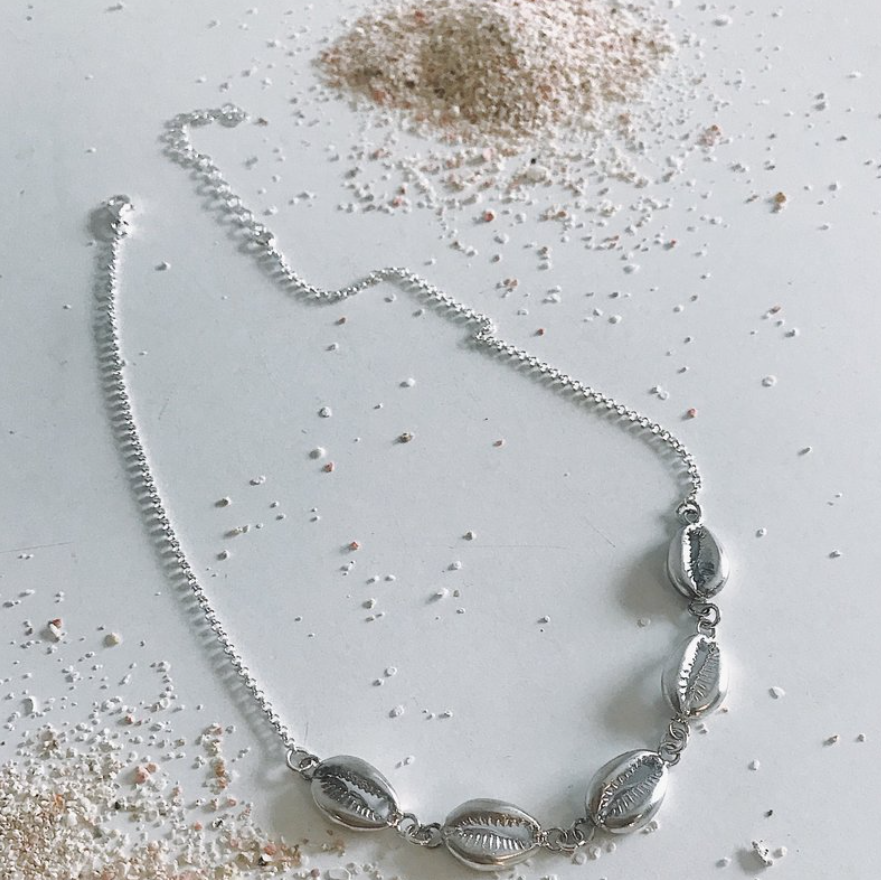 Metal alloy shell pendant multi-layer