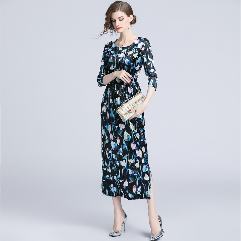 Mid-length slimming lace dress