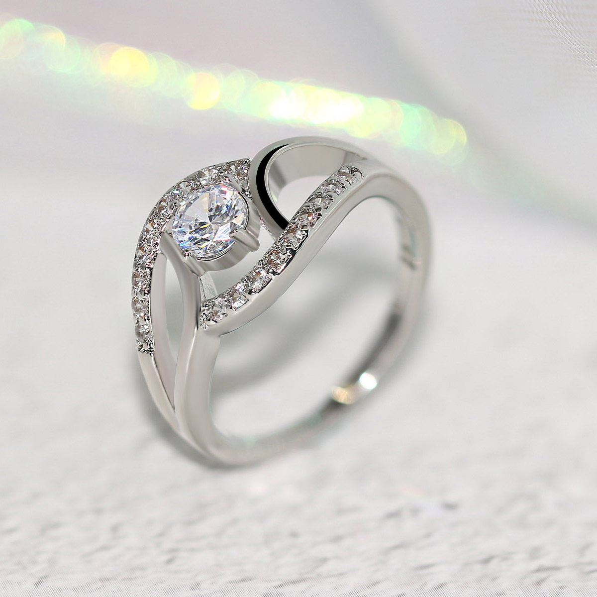 Women's ring with unique fashion design