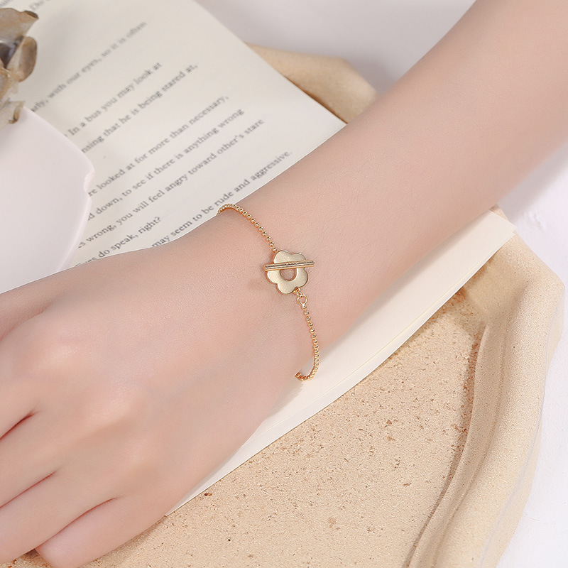 Simple and sweet temperament cute INS flower bracelet