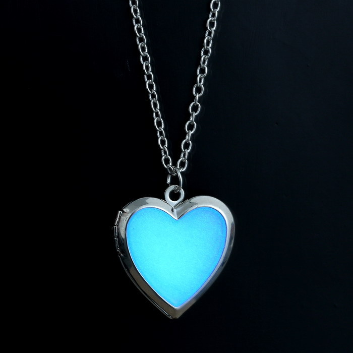 Peach Heart Alloy Fluorescent Pendant