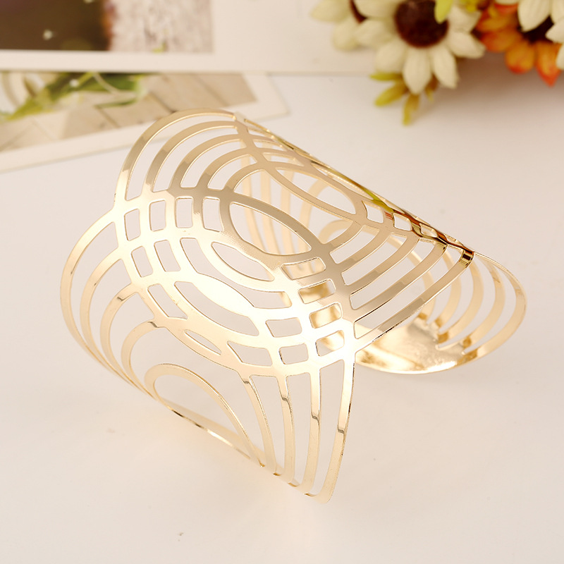 Atmospheric Alloy Bracelet Bangle