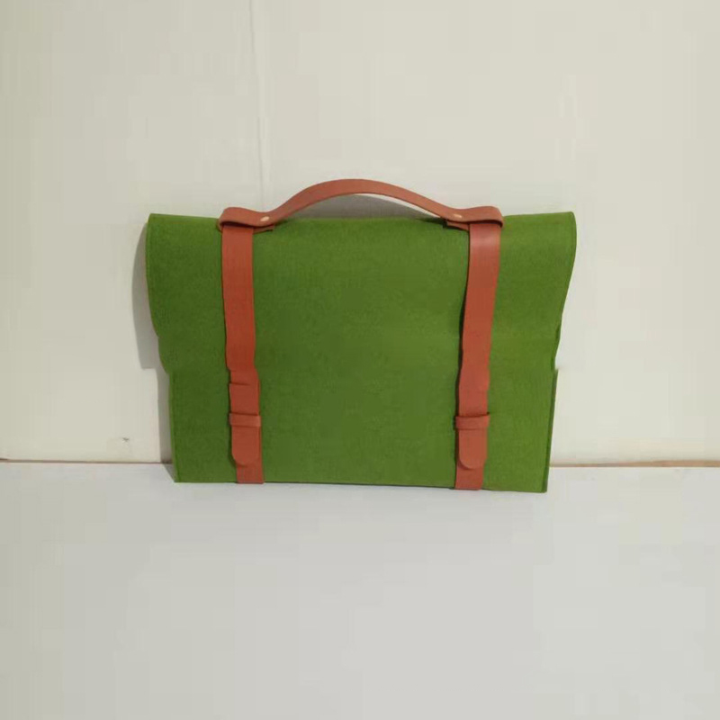 حقيبة كمبيوتر من اللباد