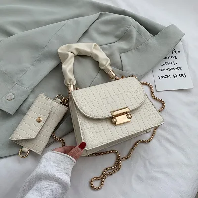 All-match chain shoulder bag - White