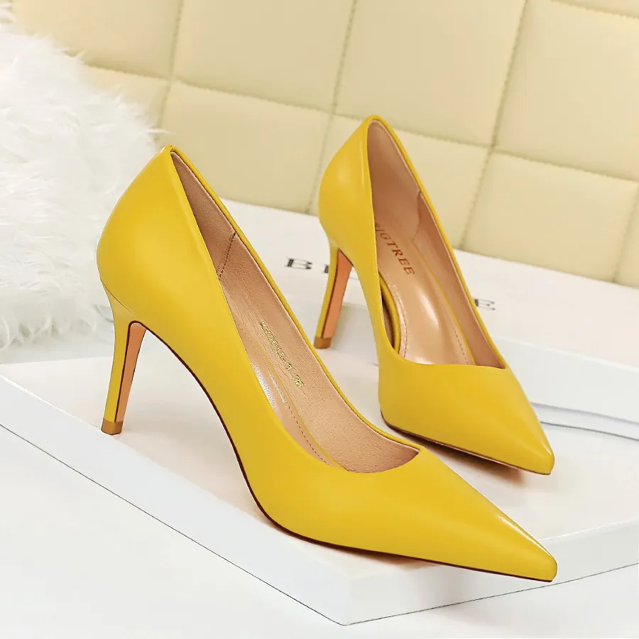 Pointy stiletto heels for professional wear - Yellow