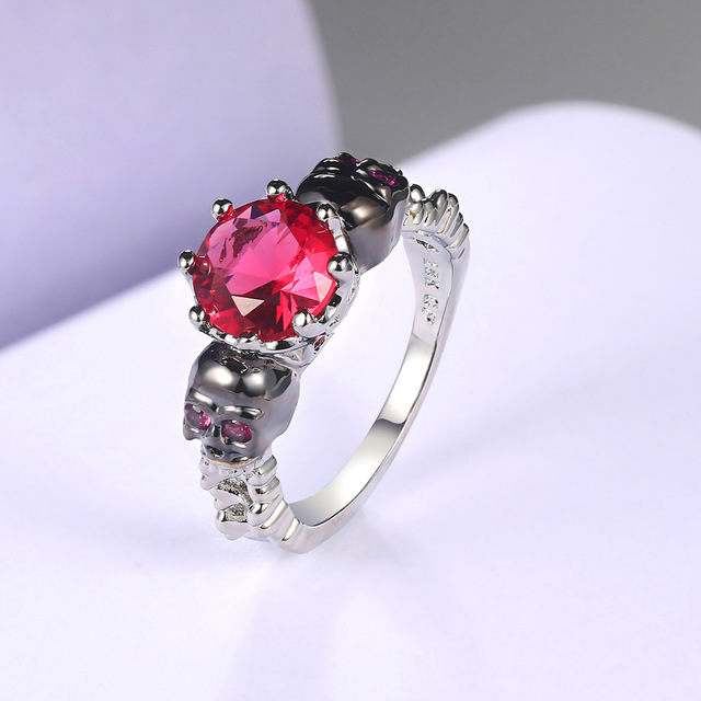 European and American vintage black gold skull lady ring