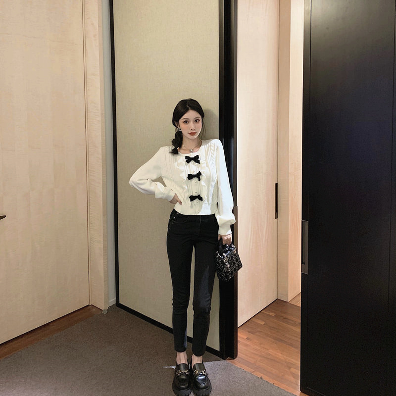 A flounce bow sweater coat