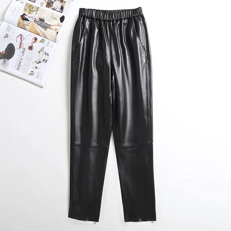 High waist cropped trousers in leather elastic - Black