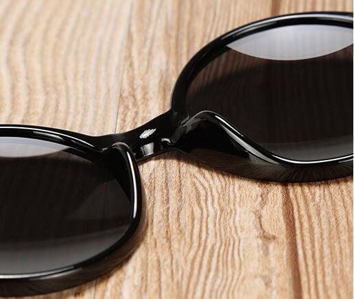 Handmade bamboo foot sunglasses - Image 3