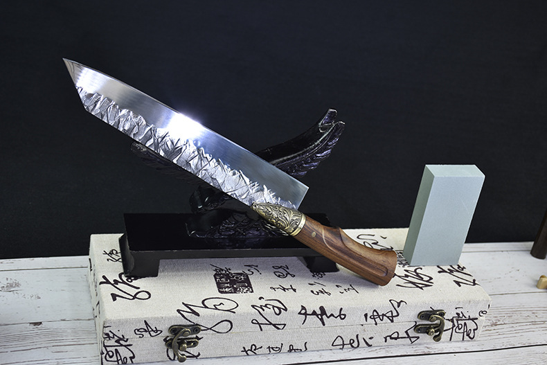 Легкий нож для нарезки ручной ковки.