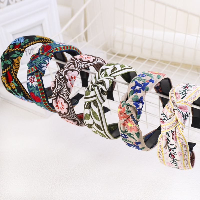 Embroidered flower headband — image 1
