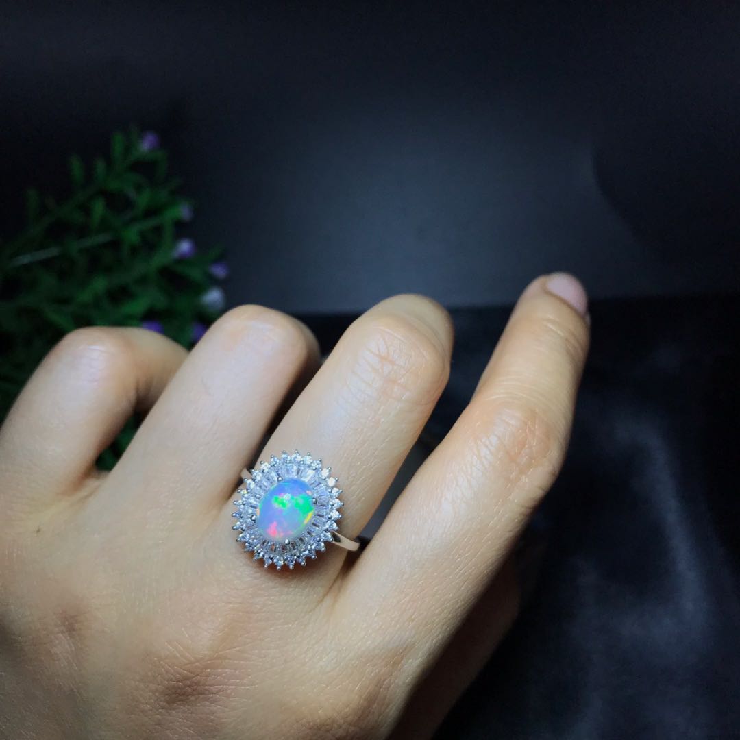 Flame-colored Opal ring