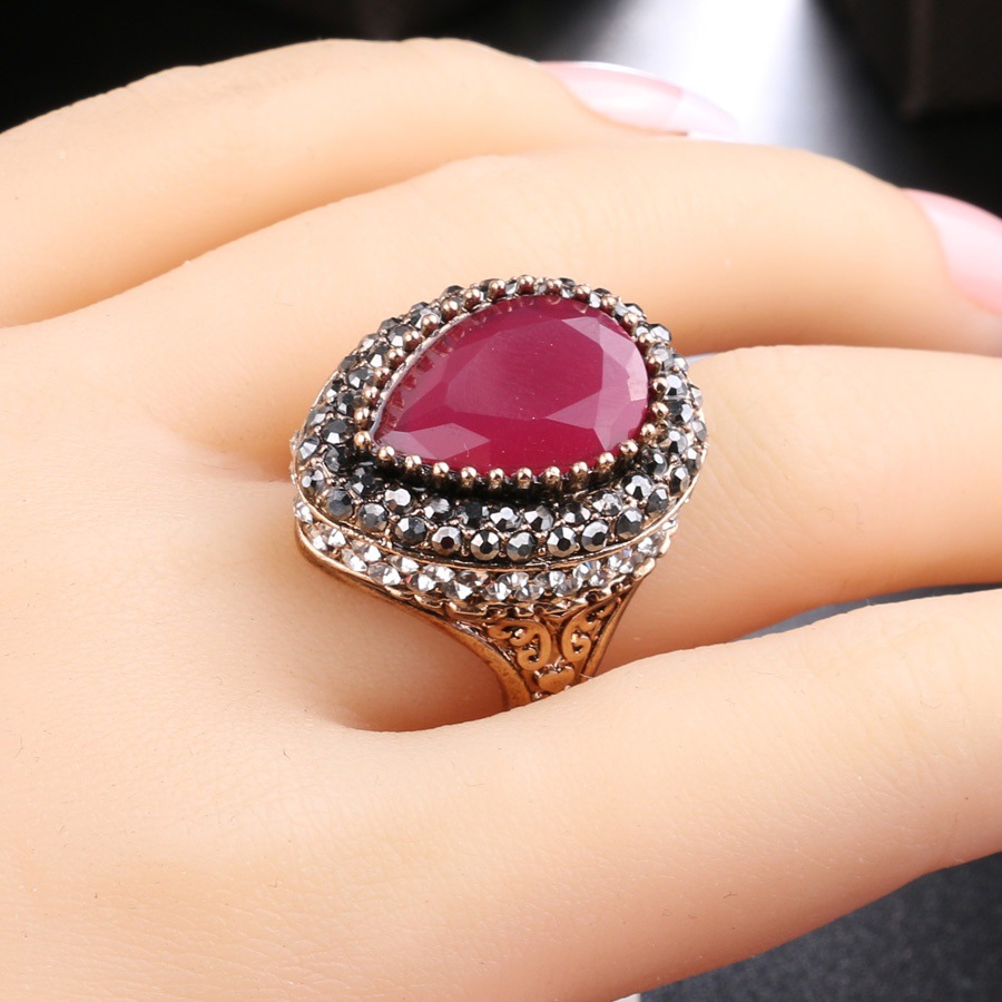 Exquisite ladies ring