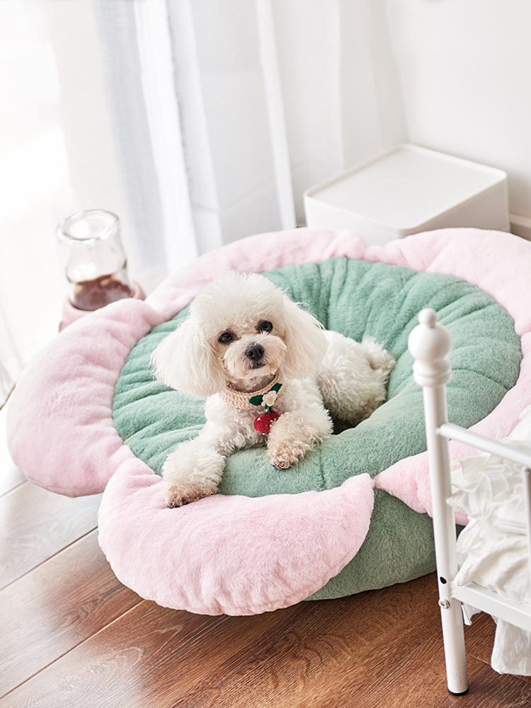 Flower-Shaped Pet Bed for Cats and Dogs, Soft Plush Cushion Nest