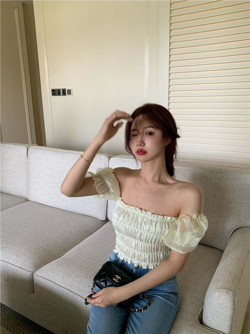 Pleated puff sleeves