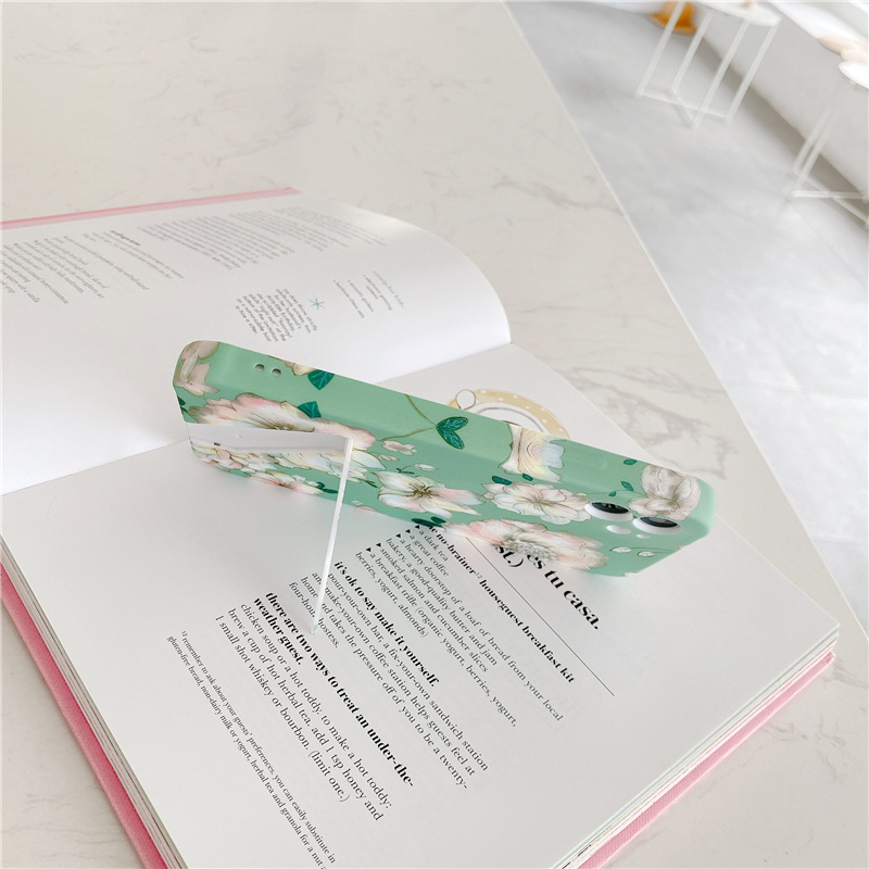 Flower phone case with green background - Image 2