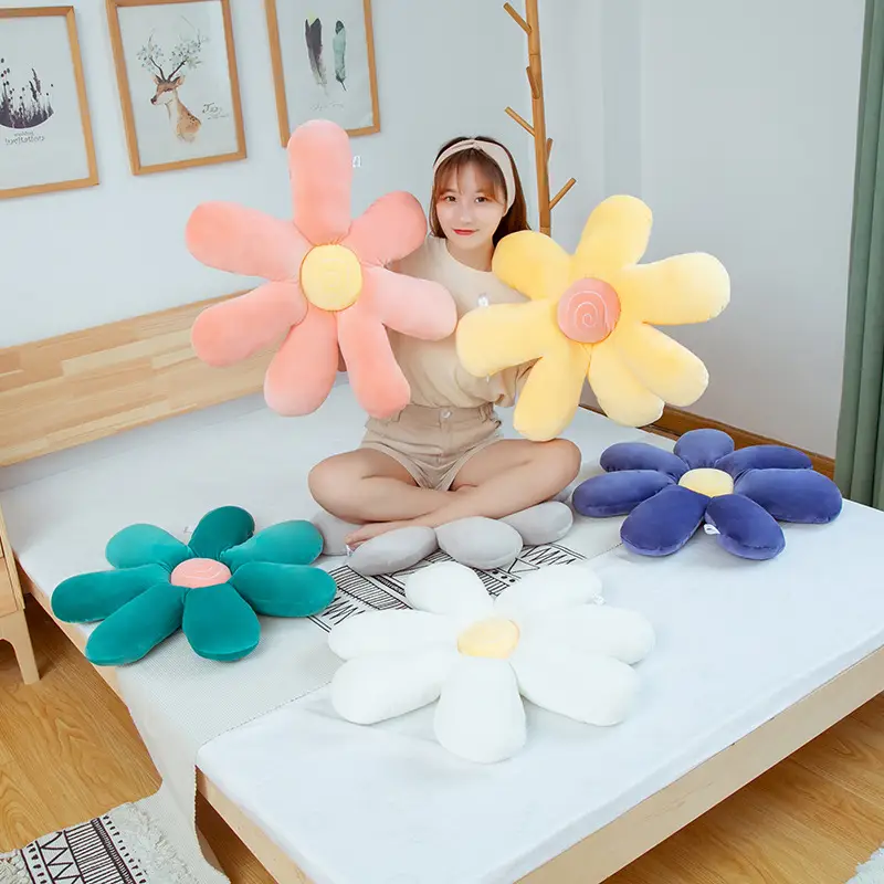 Creative little daisy cushion