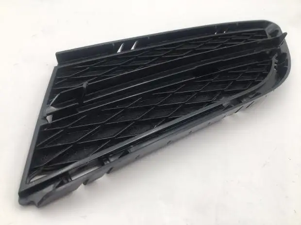 Front bumper ventilation grille fog lamp frame