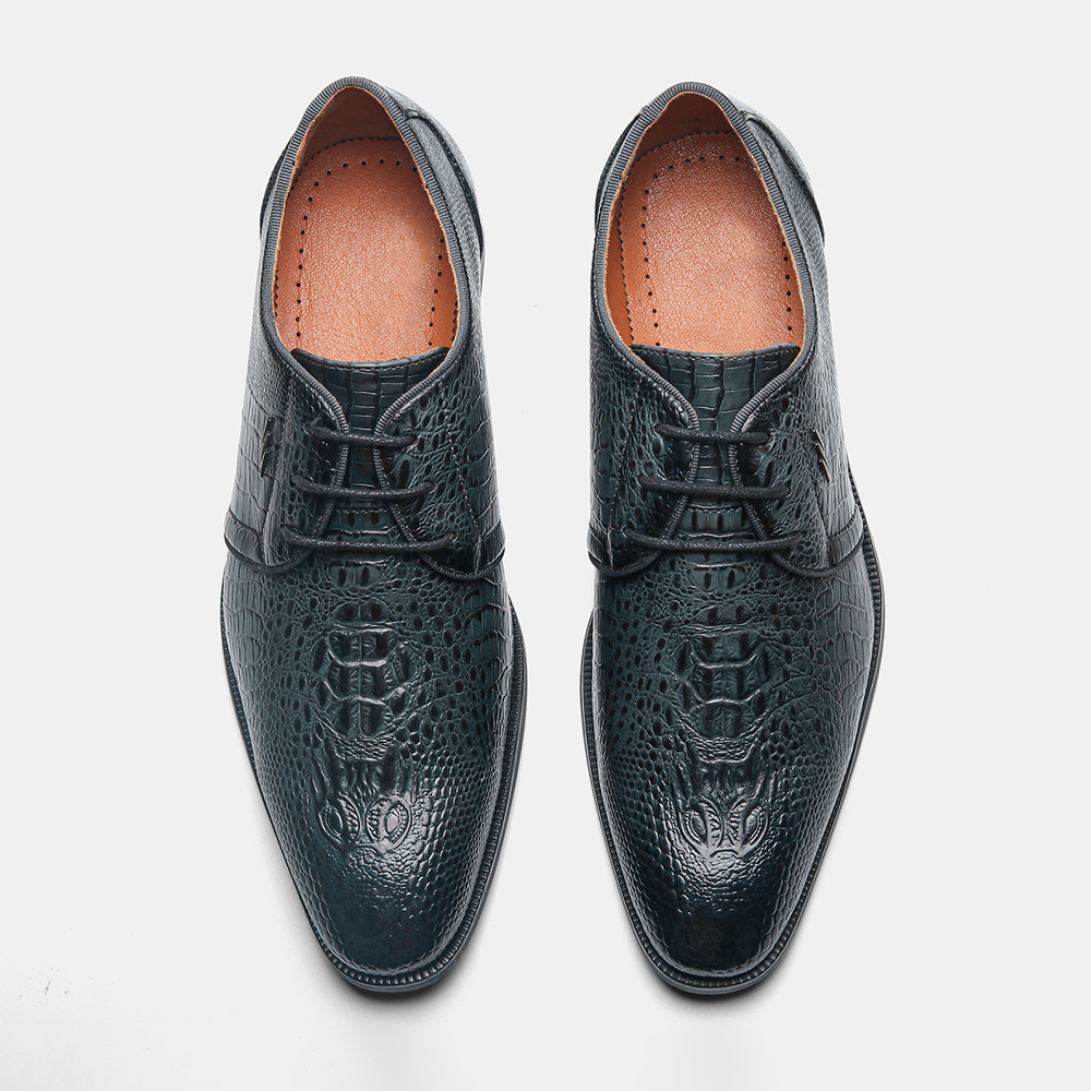Men's vintage leather shoes with pattern