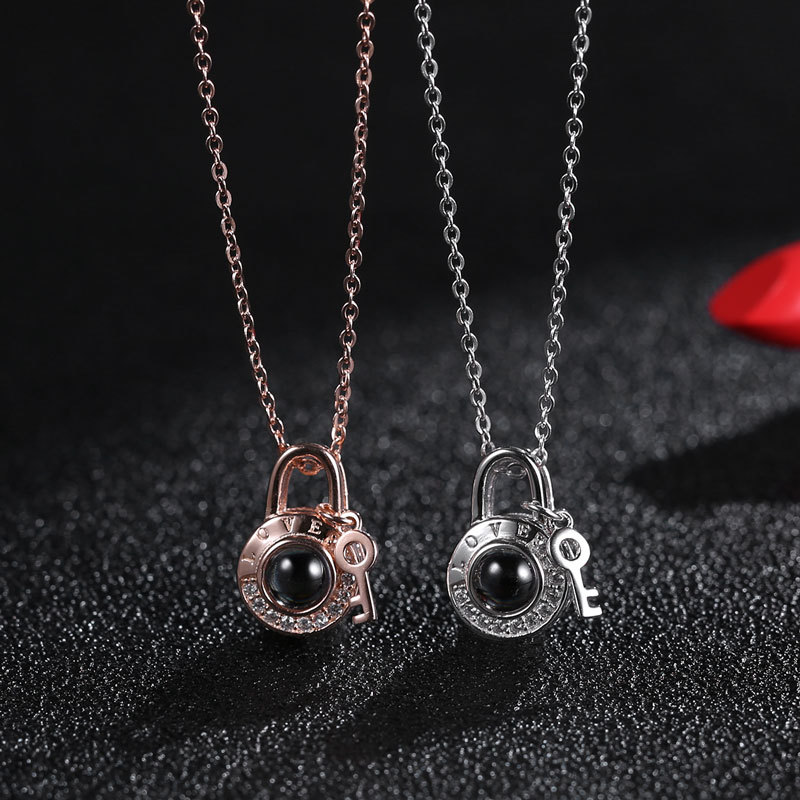 Versatile lock necklace