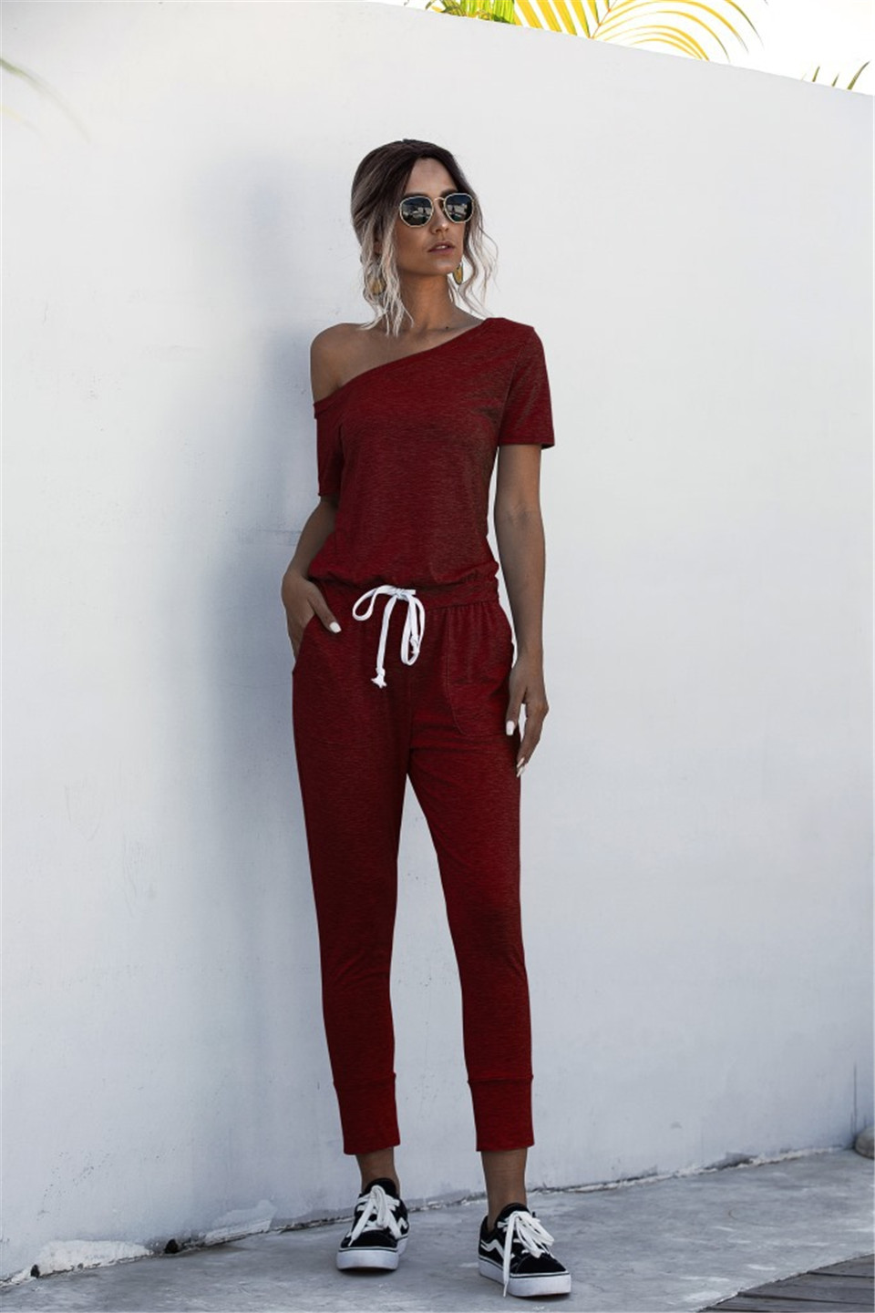 Off-the-shoulder jumpsuit with diagonal shoulders