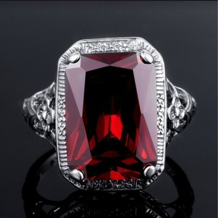 New inlaid red zircon ring