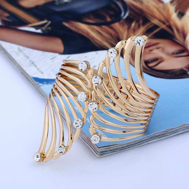 Fashion feather and diamond metal bracelet