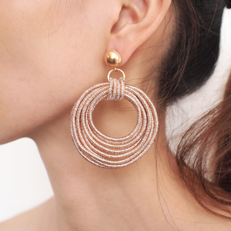 Retro fashion round metal earrings