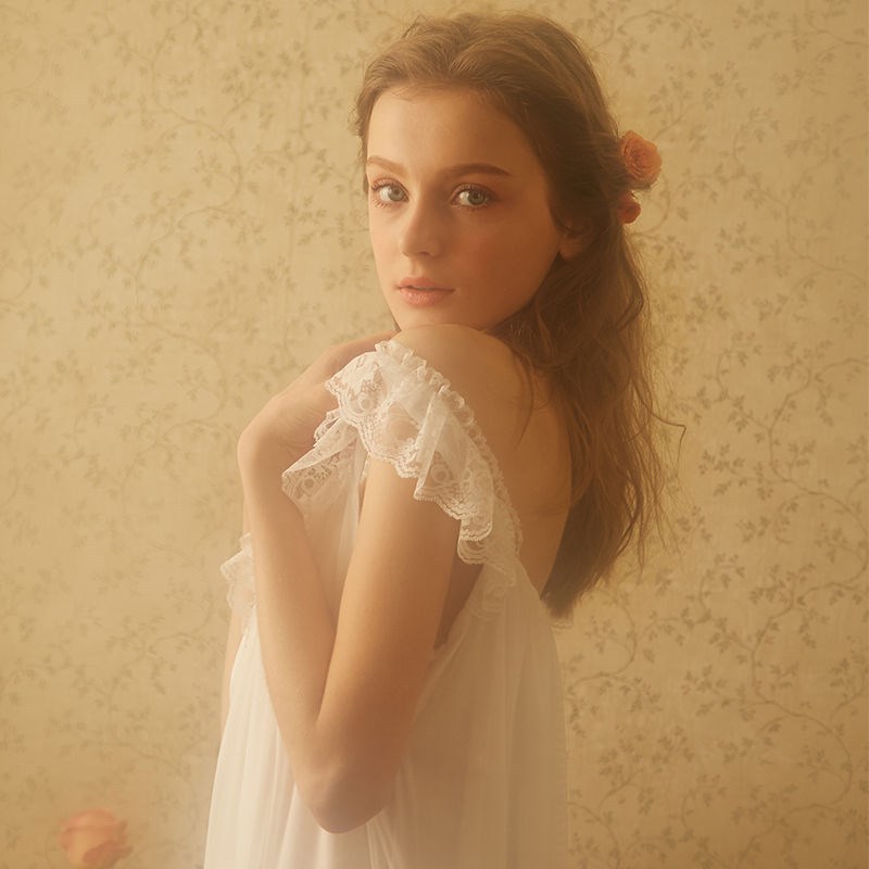 Antique court sweet sexy lace sling nightdress