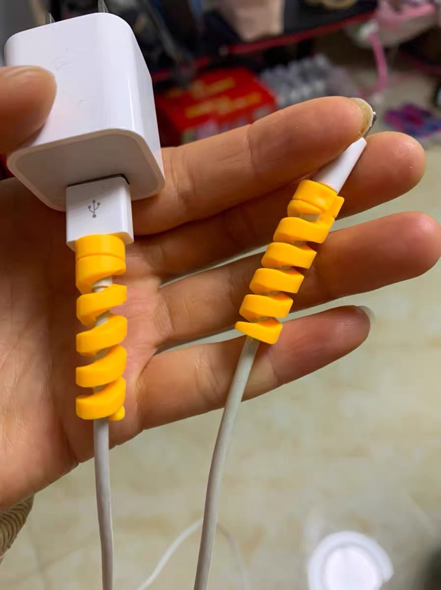 Data cable protective sleeve