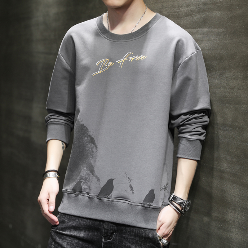 Men's loose sweater in autumn