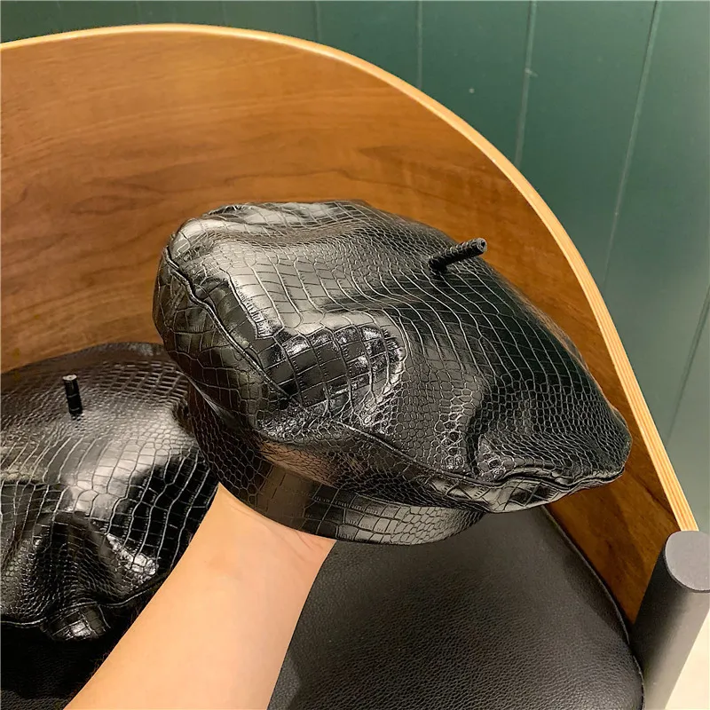 Japanese All-Match Painter Hat Black Octagonal Hat - Black