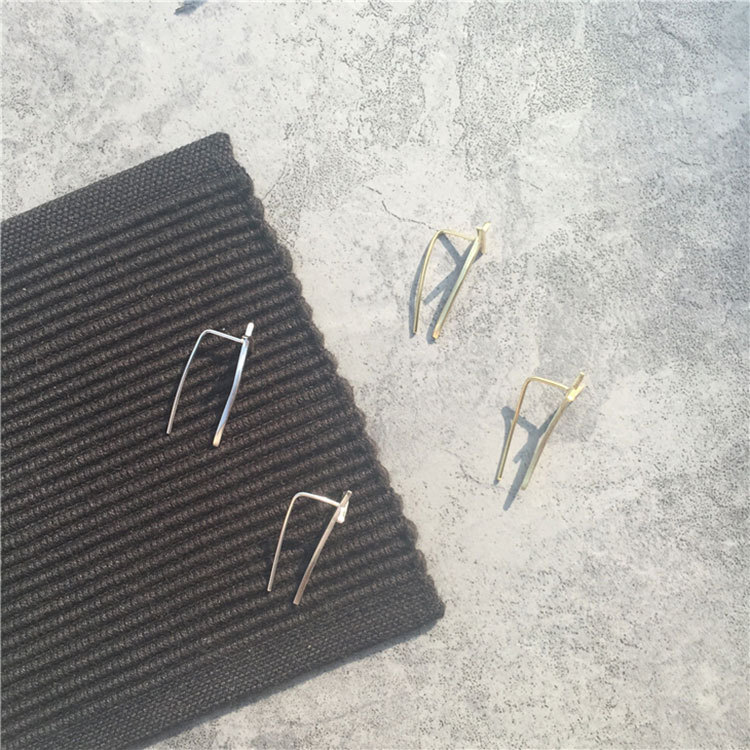 S925 boucles d'oreilles croix en argent sterling européen et américain simples boucles d'oreilles d'une semaine boucles d'oreilles nouvelles boucles d'oreilles de mode