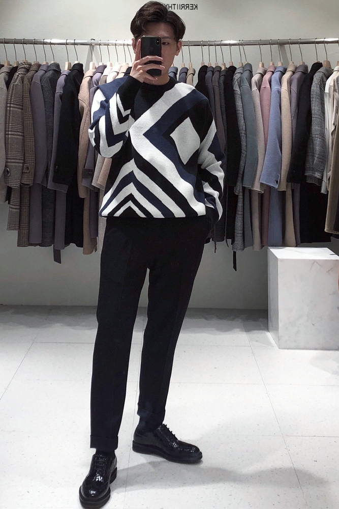 Retro Pullover Round Neck Geometric Sweater Men