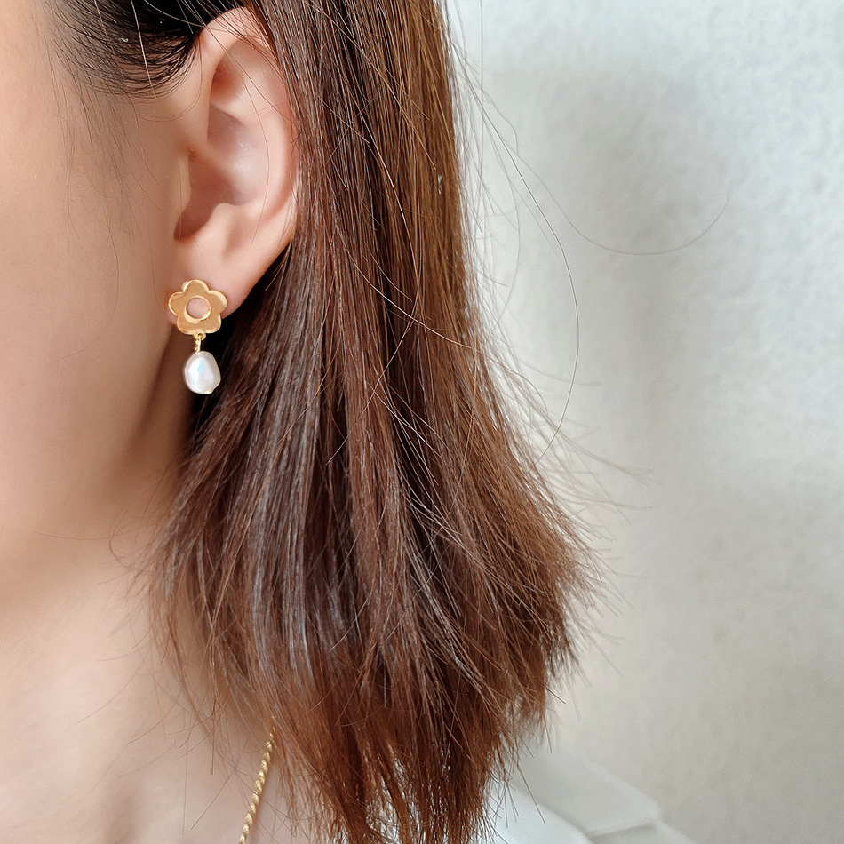 Simple And Fashionable Ins Style Small Flower Shaped Bead Earrings