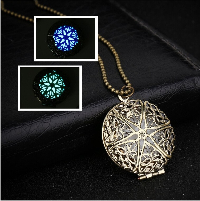 Vintage Pendant Hollow Round Luminous Necklace Clavicle