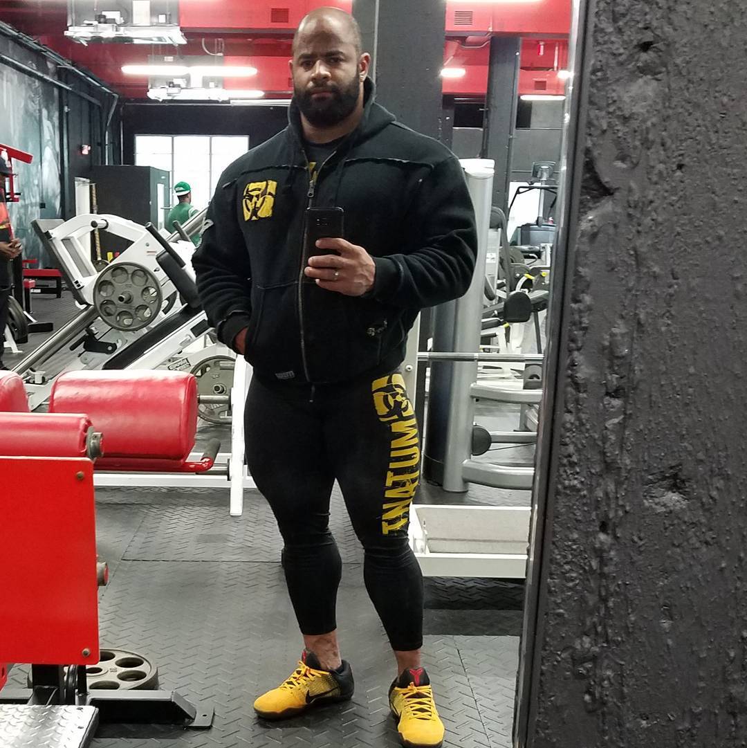 Muscular Snow Leopard Men's Training Tights