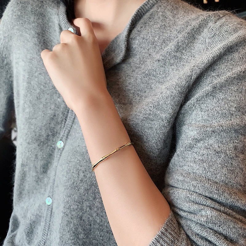 Female Slub Golden Temperament Bracelet