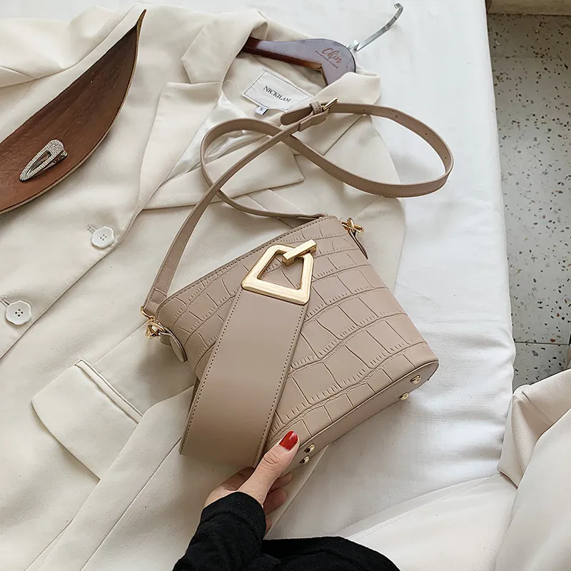 Design Of New Style Messenger Bag - Khaki