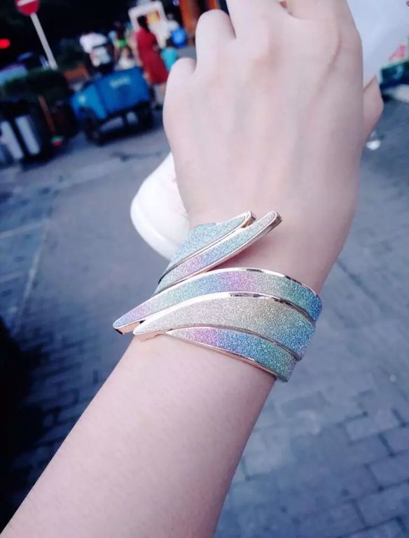 Metal Exaggerated Angel Wings Temperament Bracelet
