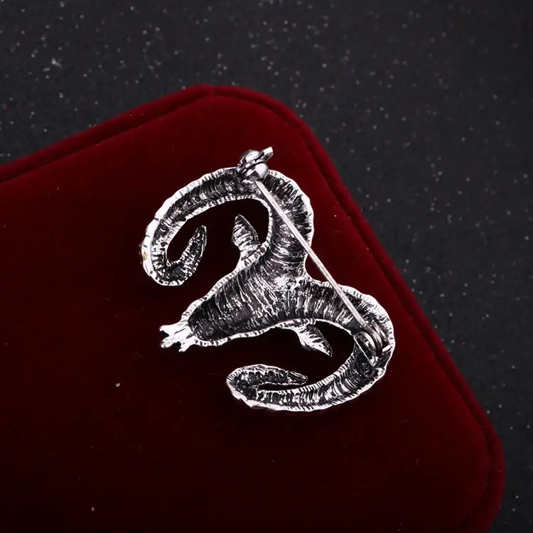 Retro Domineering Goat Head Brooch Men's Suit