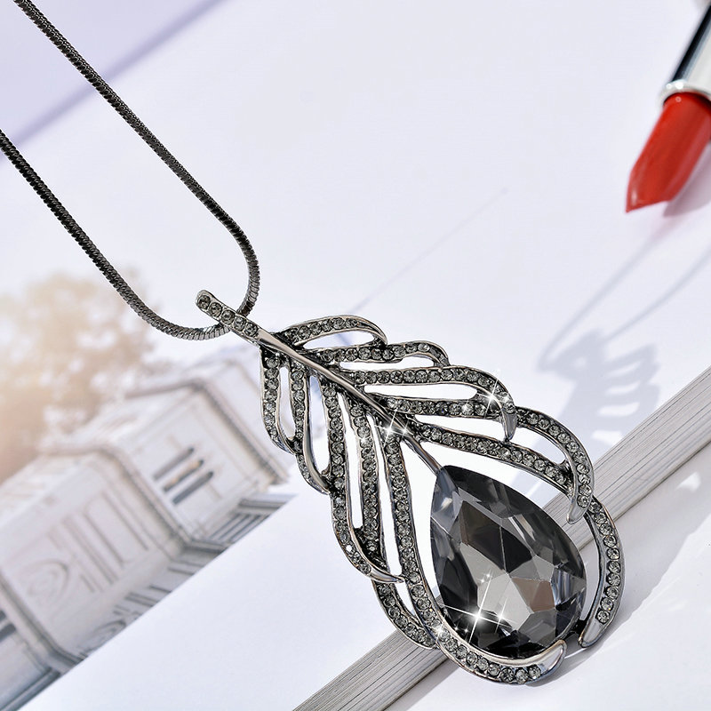 Temperament Full Drill Leaf Sweater Chain Women