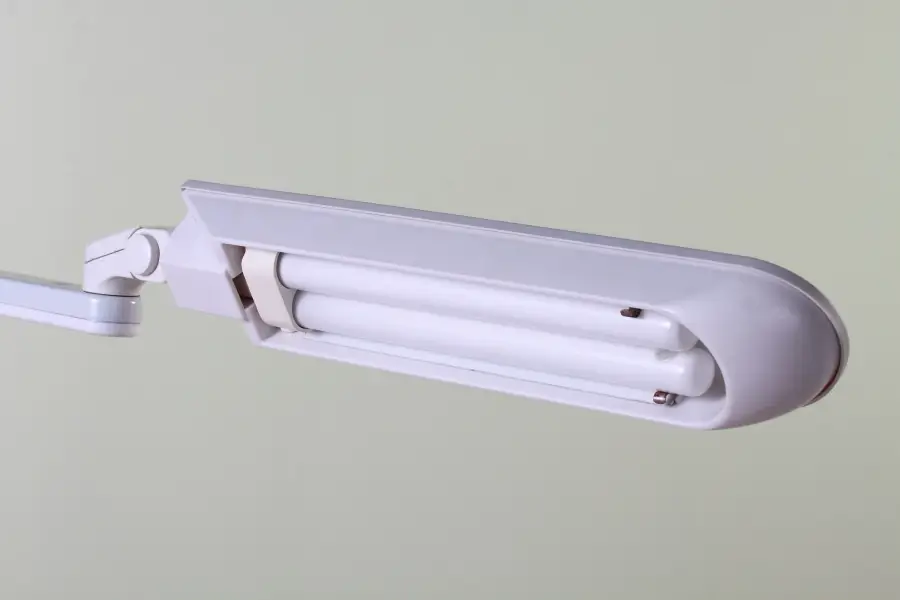 Special Lighting For Beauty Salons And Home Nail Tables
